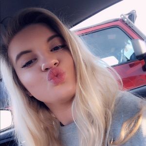 Meet your Posher, Lauren